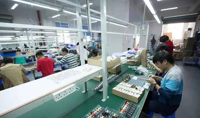 深圳电子烟工厂的十字路口:从安逸十年到与资本赌博_百科ta说