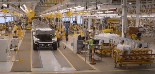 通用汽车三座电池工厂三年内投产，高管誓言超越特斯拉